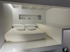 Lola Loft, Florence